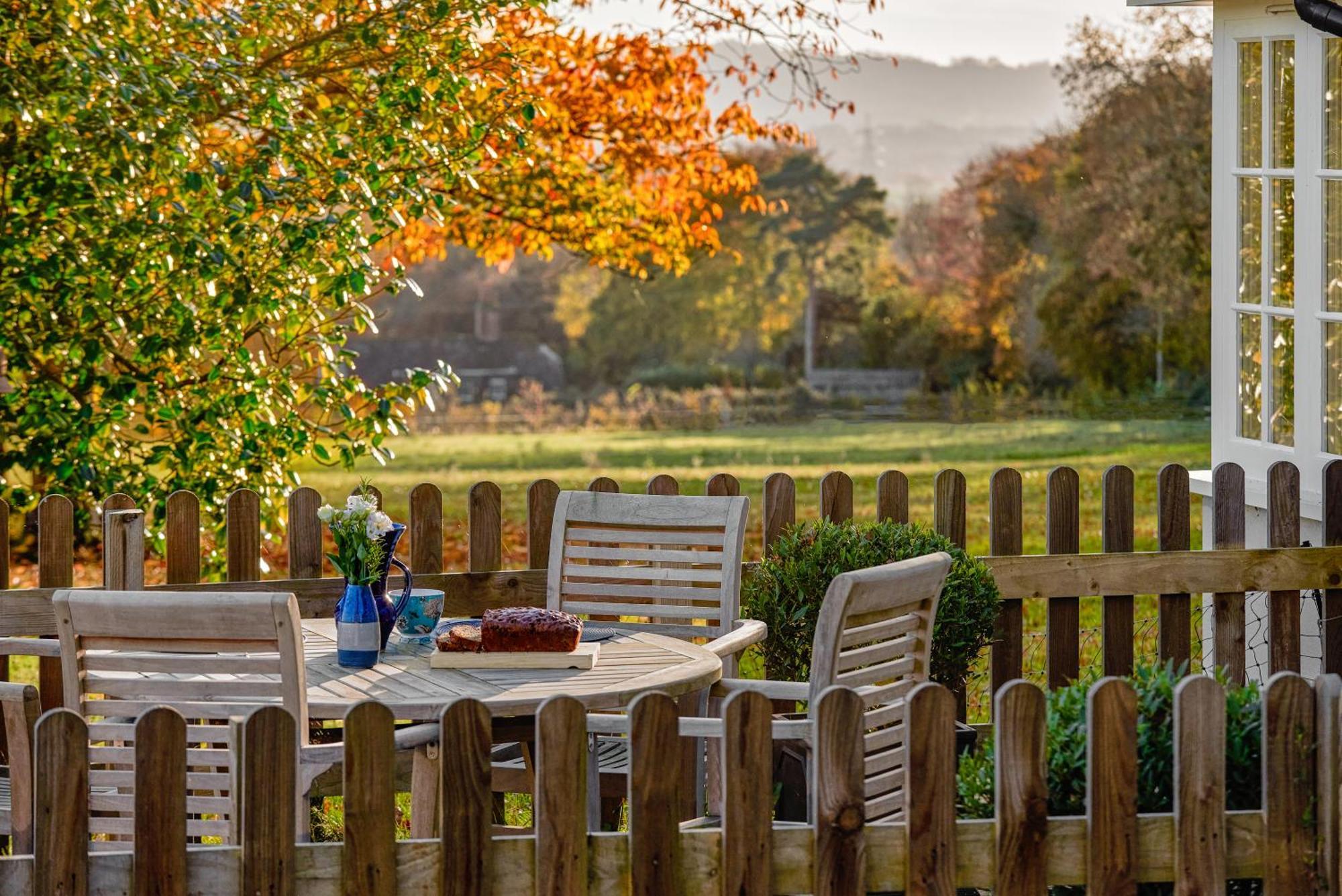 Appartamento Garden Flat Near Goodwood With Stunning Views Petersfield Esterno foto