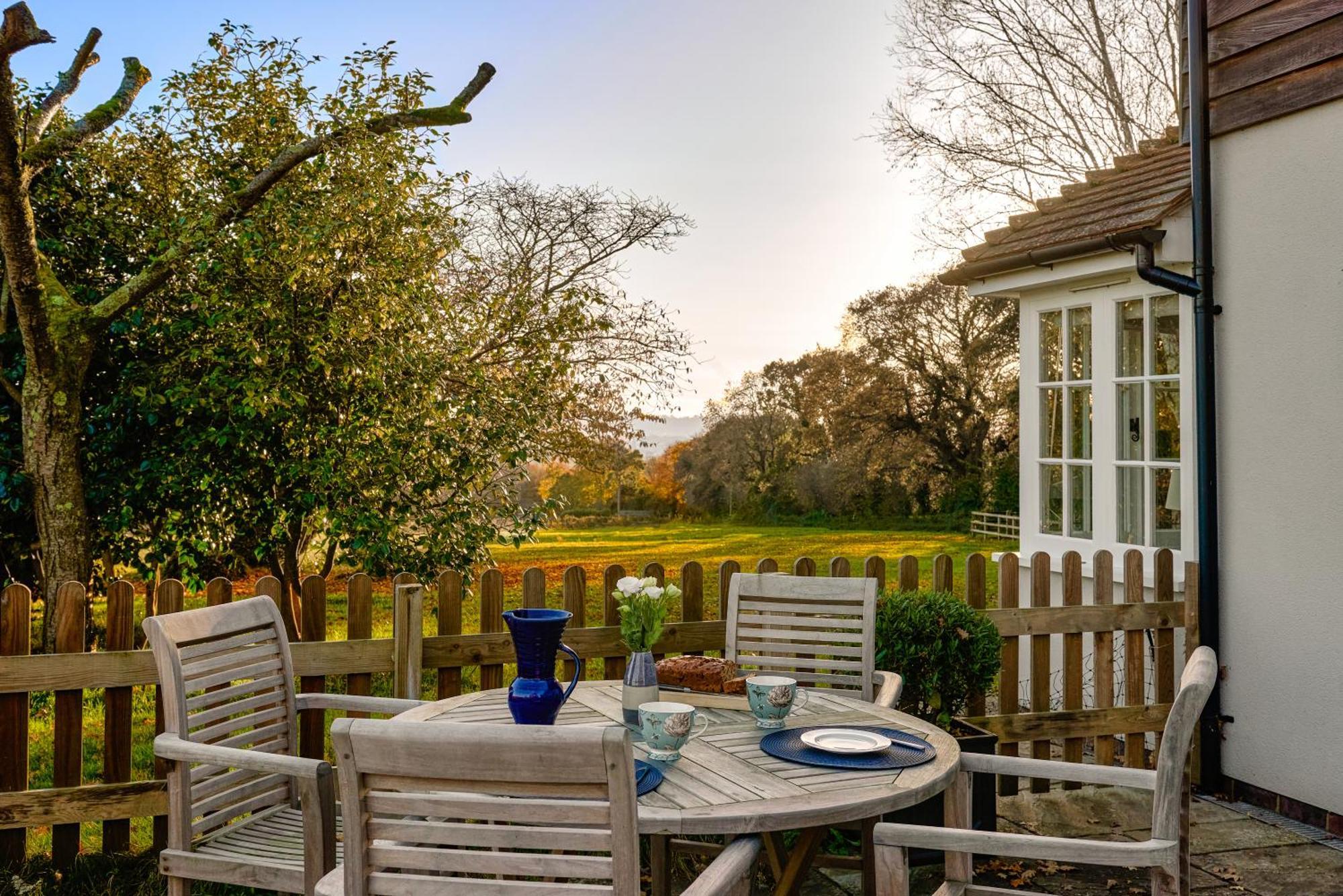 Appartamento Garden Flat Near Goodwood With Stunning Views Petersfield Esterno foto