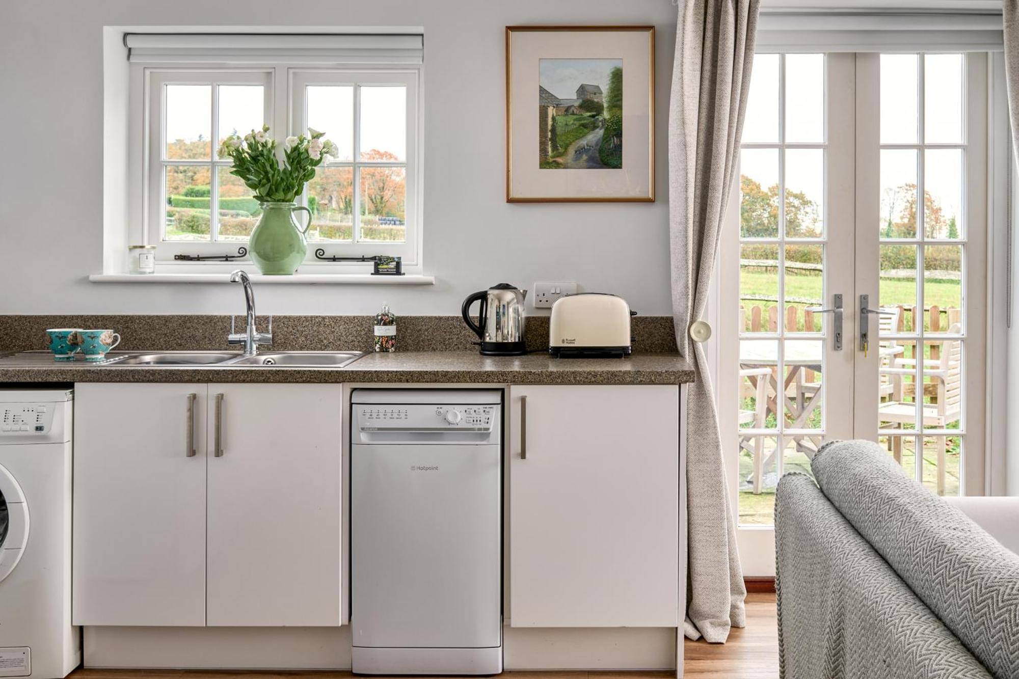 Appartamento Garden Flat Near Goodwood With Stunning Views Petersfield Esterno foto